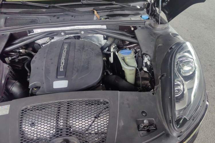 Used Porsche Macan 2014 Macan 2.0T Engine Bay Left