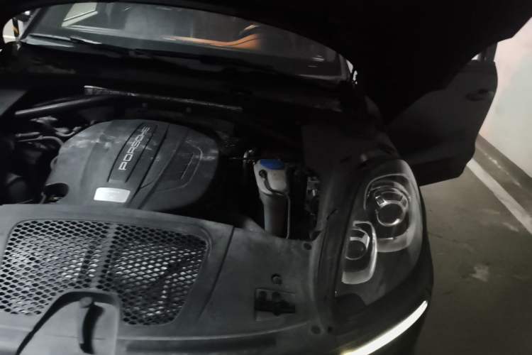 Used Porsche Macan 2014 Macan 2.0T Engine Bay Left