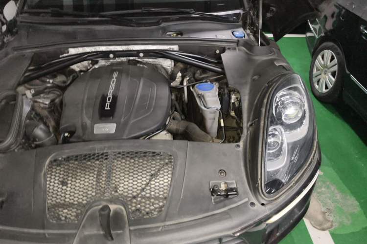 Used Porsche Macan 2014 Macan 2.0T Engine Bay Left