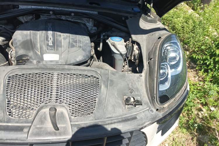 Used Porsche Macan 2014 Macan 2.0T Engine Bay Left