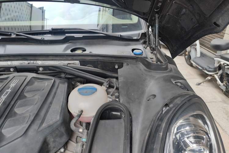 Used Porsche Macan 2014 Macan S 3.0T Engine Bay Left