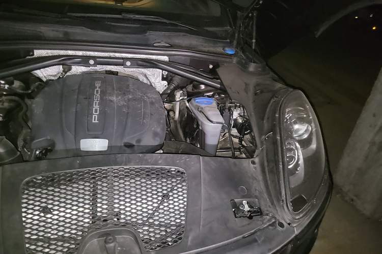 Used Porsche Macan 2014 Macan 2.0T Engine Bay Left
