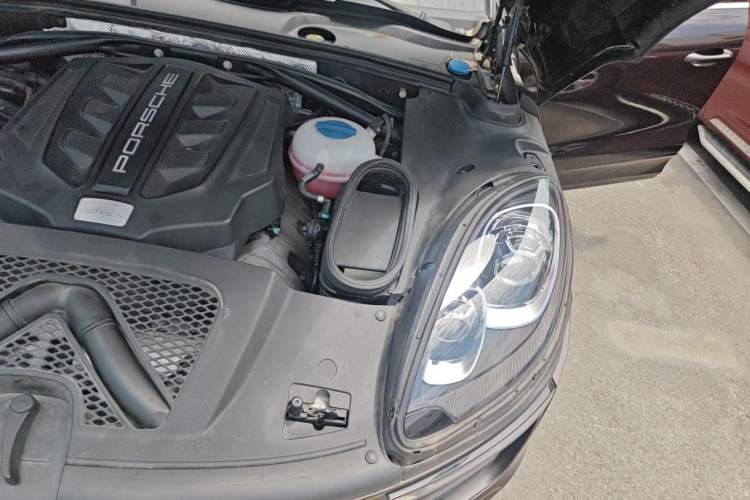 Used Porsche Macan 2014 Macan S 3.0T Engine Bay Left