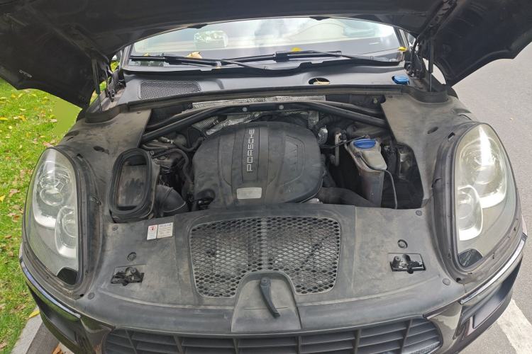 Used Porsche Macan 2014 Macan 2.0T Engine Bay