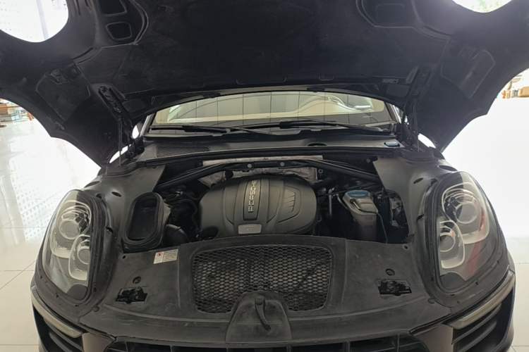 Used Porsche Macan 2014 Macan 2.0T Engine Bay
