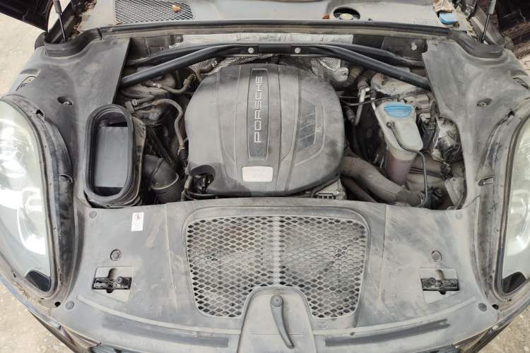 Used Porsche Macan 2014 Macan 2.0T Engine Bay