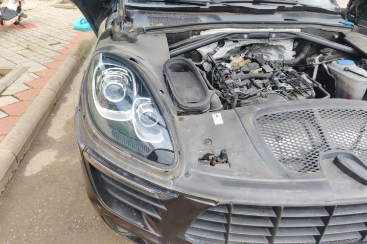 Used Porsche Macan 2014 Macan 2.0T Engine Bay Right