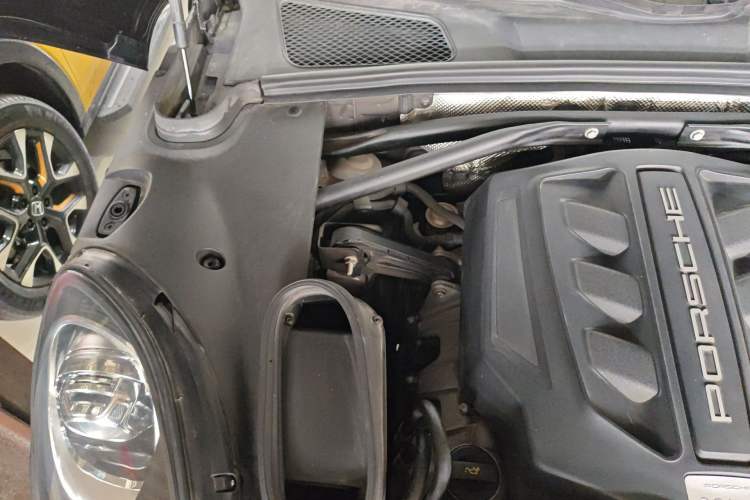 Used Porsche Macan 2014 Macan S 3.0T Engine Bay Right
