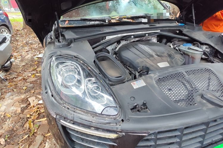 Used Porsche Macan 2014 Macan 2.0T Engine Bay Right