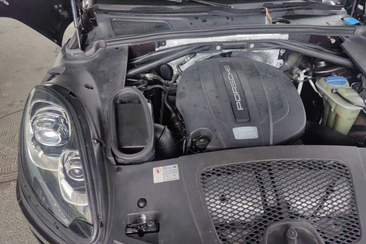 Used Porsche Macan 2014 Macan 2.0T Engine Bay Right