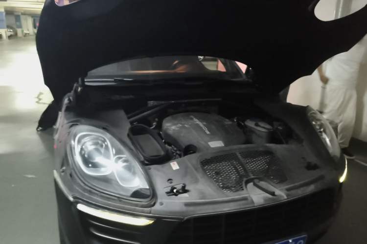 Used Porsche Macan 2014 Macan 2.0T Engine Bay Right