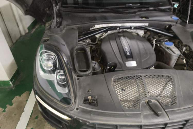 Used Porsche Macan 2014 Macan 2.0T Engine Bay Right