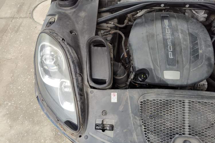 Used Porsche Macan 2014 Macan 2.0T Engine Bay Right