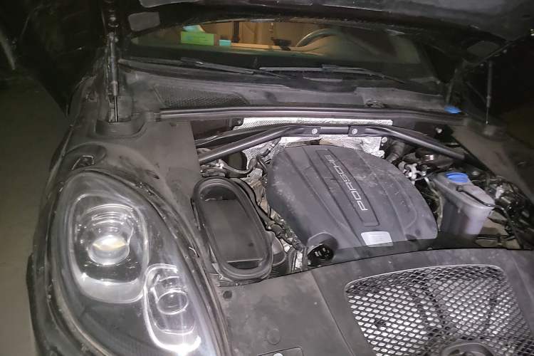 Used Porsche Macan 2014 Macan 2.0T Engine Bay Right