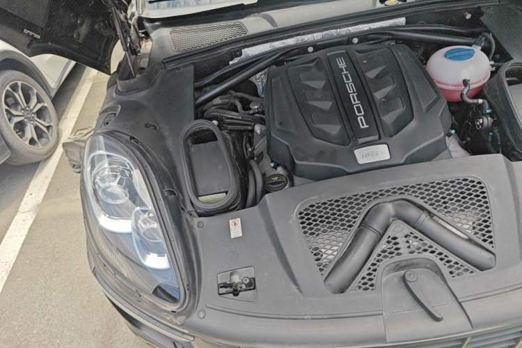 Used Porsche Macan 2014 Macan S 3.0T Engine Bay Right