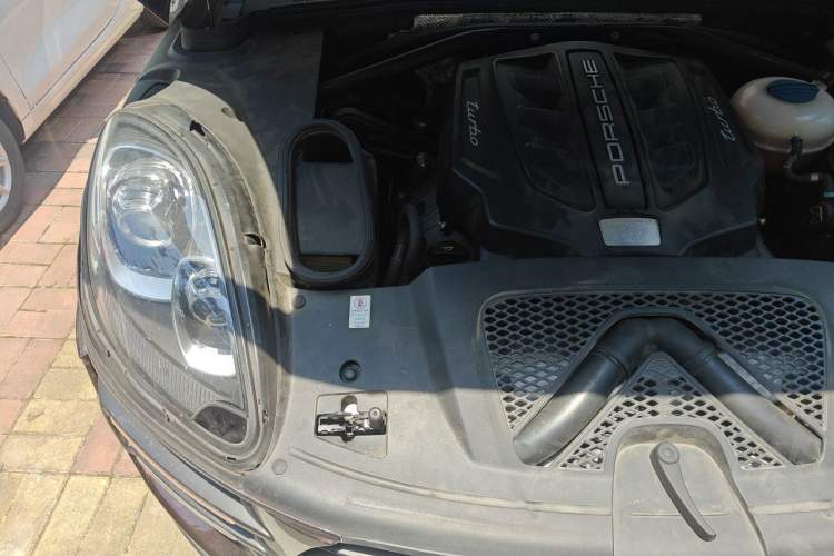 Used Porsche Macan 2014 Macan Turbo 3.6T Engine Bay Right