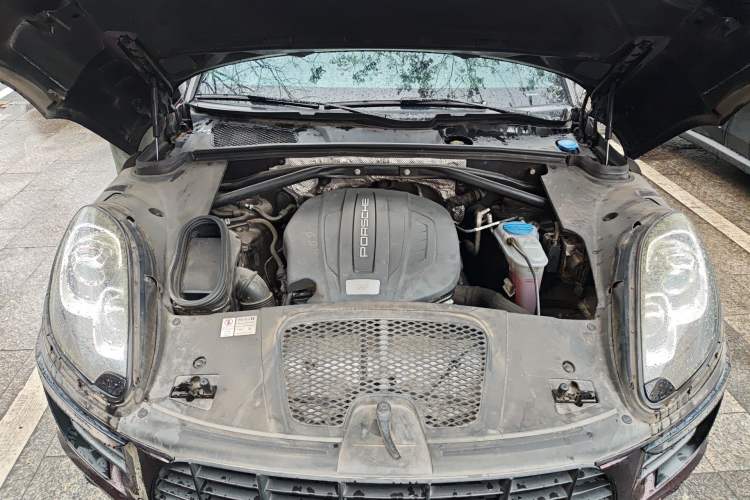 Used Porsche Macan 2014 Macan 2.0T Engine Bay