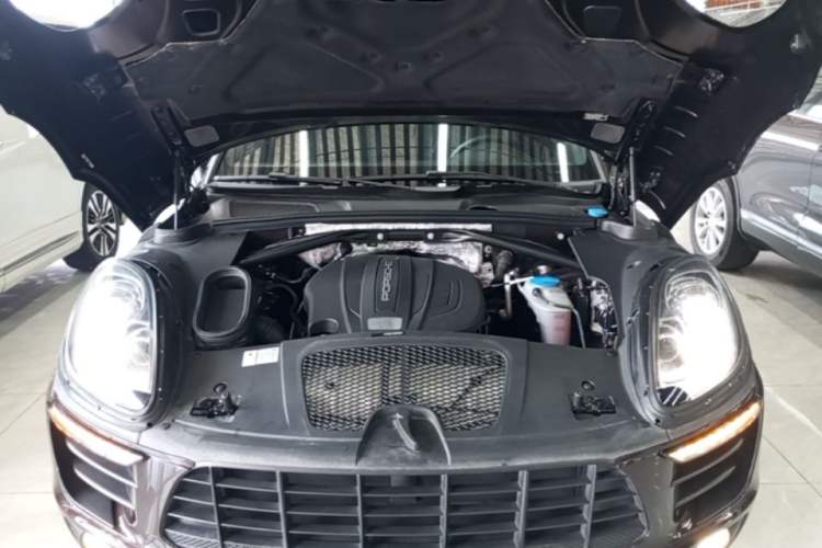 Used Porsche Macan 2014 Macan 2.0T Engine Bay