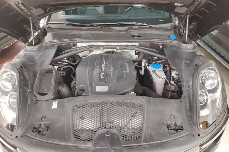 Used Porsche Macan 2014 Macan 2.0T Engine Bay