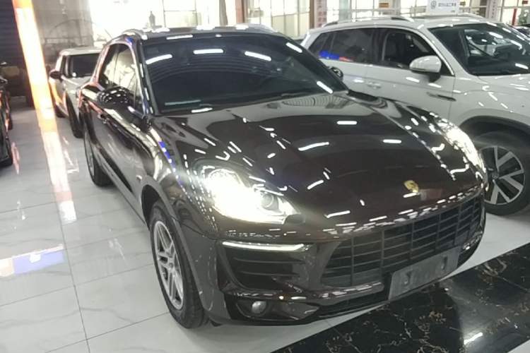 Used Porsche Macan 2014 Macan 2.0T Front Right 45 Deg