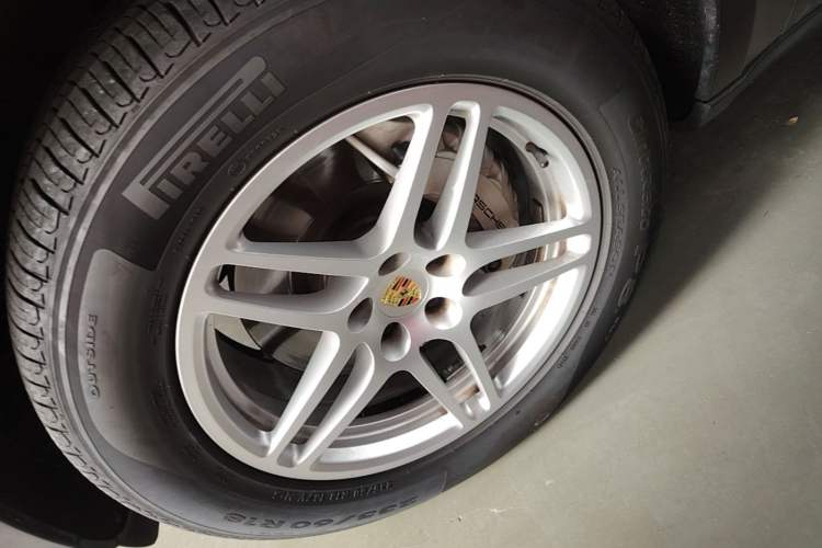 Used Porsche Macan 2014 Macan S 3.0T Left Front Wheel Hub