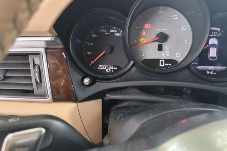 Used Porsche Macan 2014 Macan S 3.0T Odometer Close Up