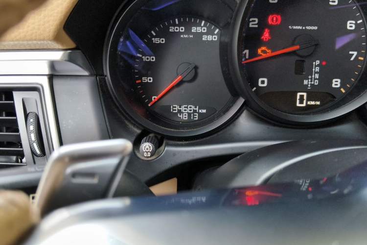 Used Porsche Macan 2014 Macan 2.0T Odometer Close Up