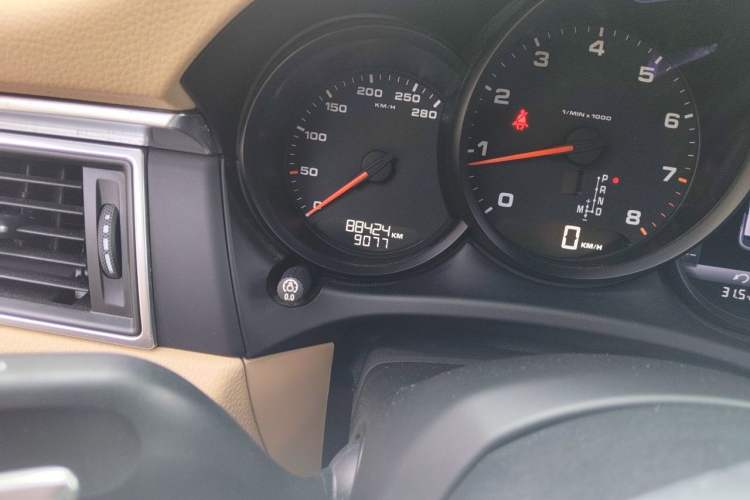 Used Porsche Macan 2014 Macan 2.0T Odometer Close Up