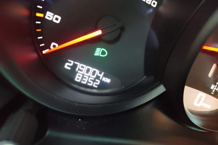Used Porsche Macan 2014 Macan 2.0T Odometer Close Up