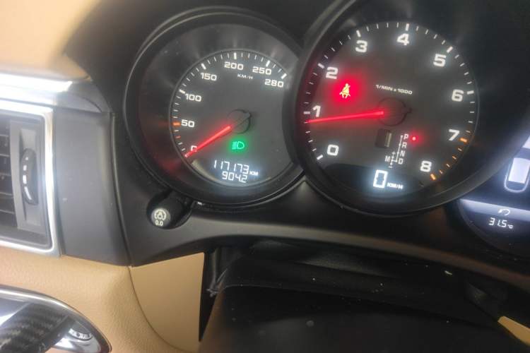 Used Porsche Macan 2014 Macan 2.0T Odometer Close Up