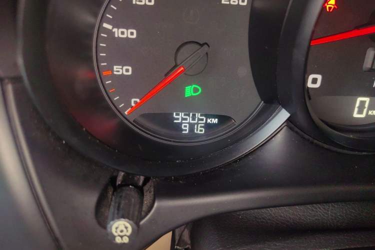 Used Porsche Macan 2014 Macan 2.0T Odometer Close Up