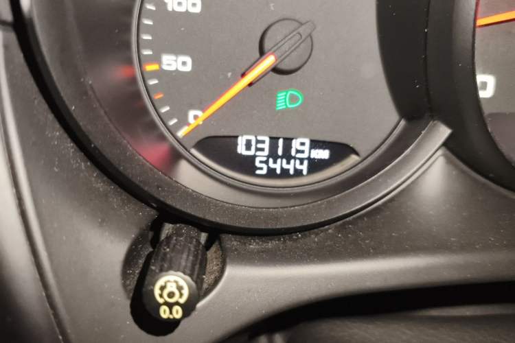 Used Porsche Macan 2014 Macan 2.0T Odometer Close Up