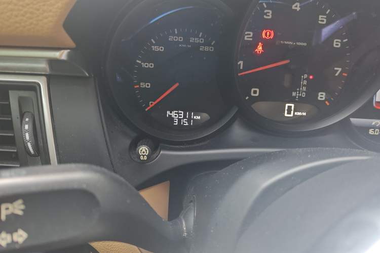 Used Porsche Macan 2014 Macan 2.0T Odometer Close Up