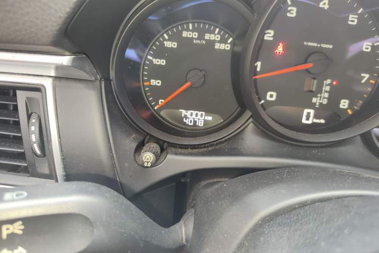 Used Porsche Macan 2014 Macan 2.0T Odometer Close Up
