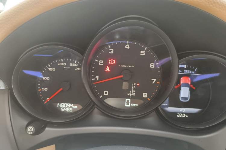 Used Porsche Macan 2014 Macan 2.0T Odometer Close Up