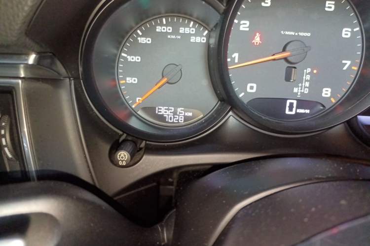 Used Porsche Macan 2014 Macan 2.0T Odometer Close Up