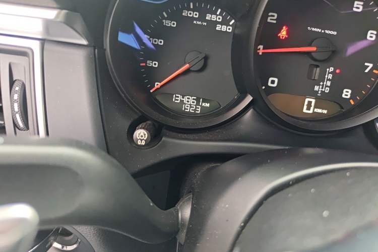 Used Porsche Macan 2014 Macan 2.0T Odometer Close Up