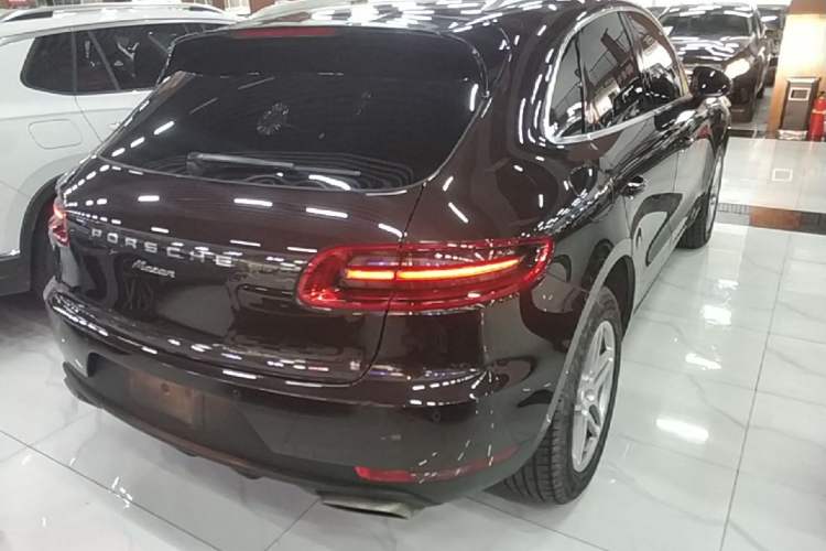 Used Porsche Macan 2014 Macan 2.0T Rear Right 45 Deg