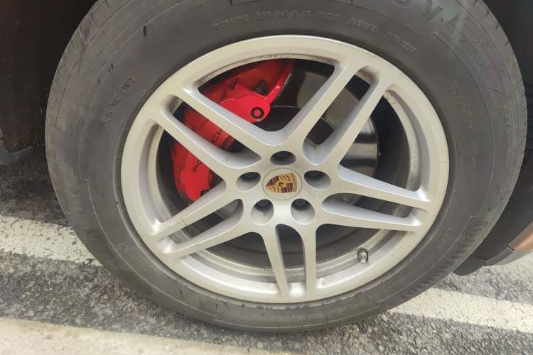 Used Porsche Macan 2014 Macan S 3.0T Right Front Wheel Hub