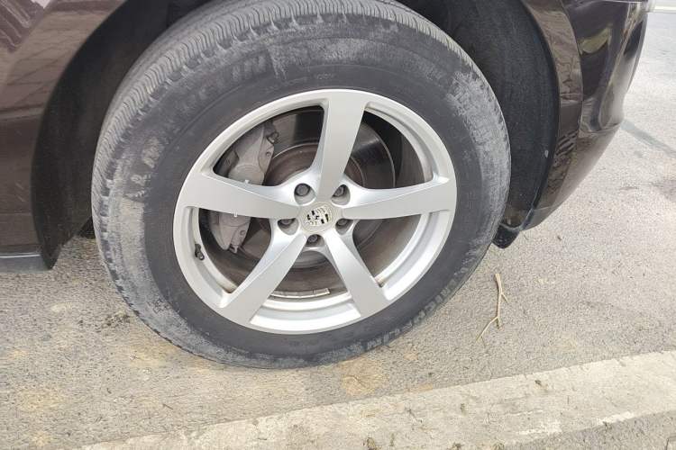 Used Porsche Macan 2014 Macan 2.0T Right Front Wheel Hub