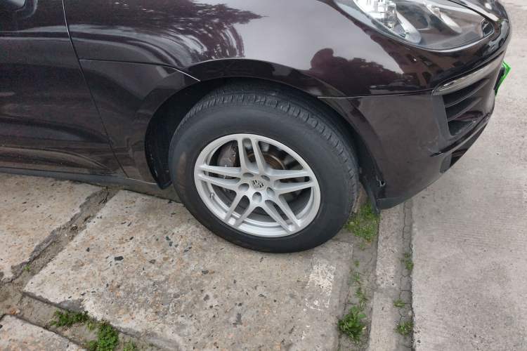 Used Porsche Macan 2014 Macan 2.0T Right Front Wheel Hub