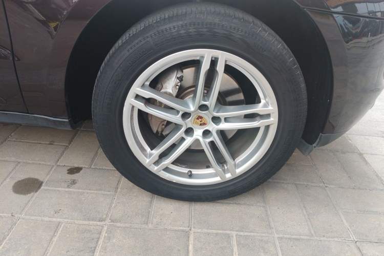 Used Porsche Macan 2014 Macan 2.0T Right Front Wheel Hub