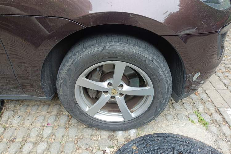 Used Porsche Macan 2014 Macan 2.0T Right Front Wheel Hub