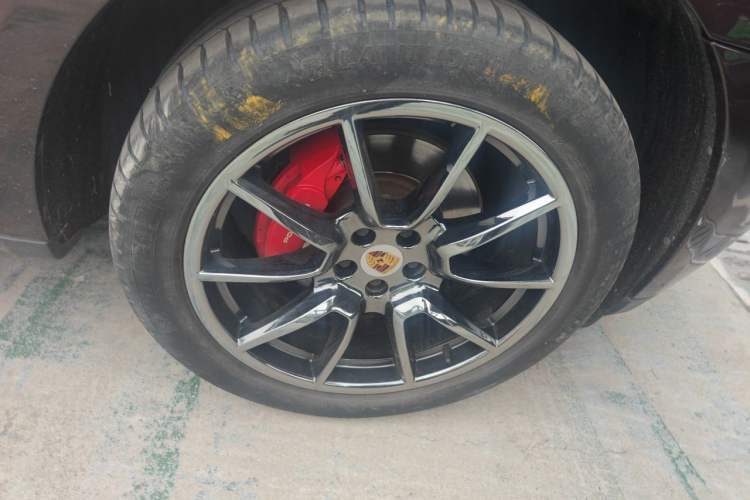 Used Porsche Macan 2014 Macan 2.0T Right Front Wheel Hub