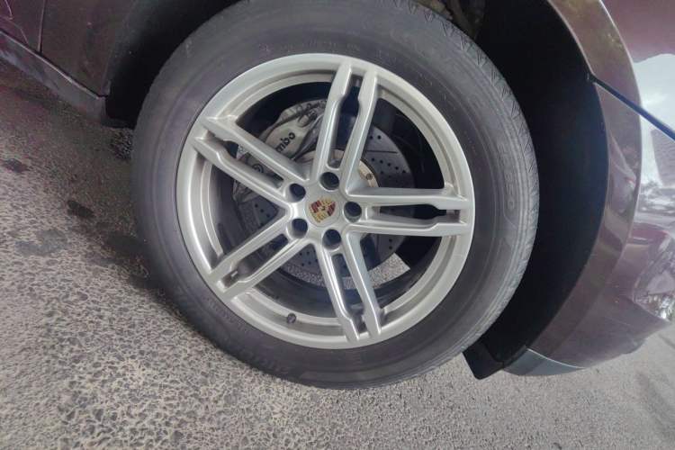 Used Porsche Macan 2014 Macan 2.0T Right Front Wheel Hub