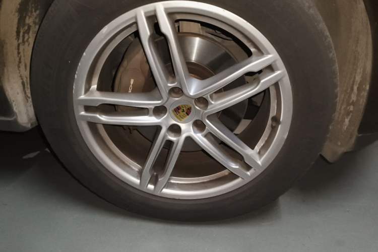 Used Porsche Macan 2014 Macan 2.0T Right Front Wheel Hub