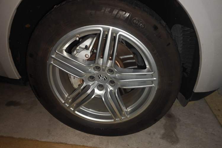 Used Porsche Macan 2014 Macan S 3.0T Right Front Wheel Hub
