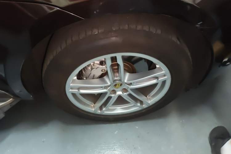 Used Porsche Macan 2014 Macan S 3.0T Right Front Wheel Hub