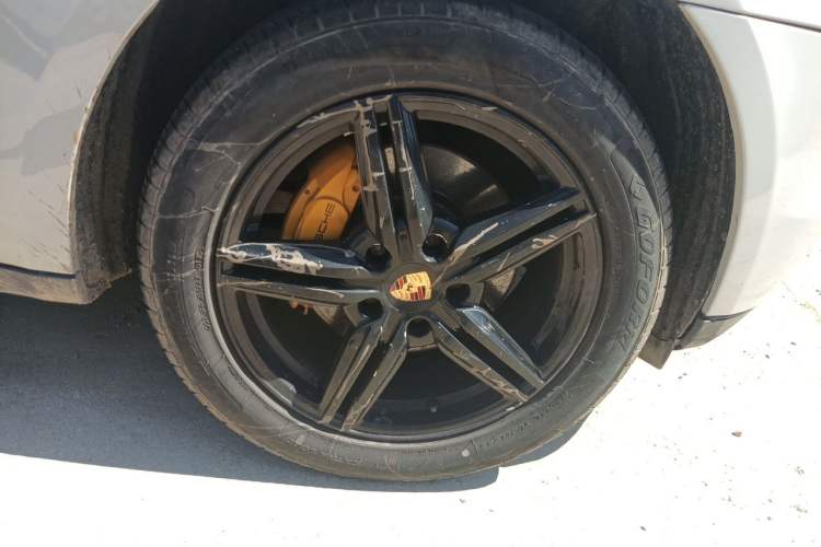 Used Porsche Macan 2014 Macan 2.0T Right Front Wheel Hub