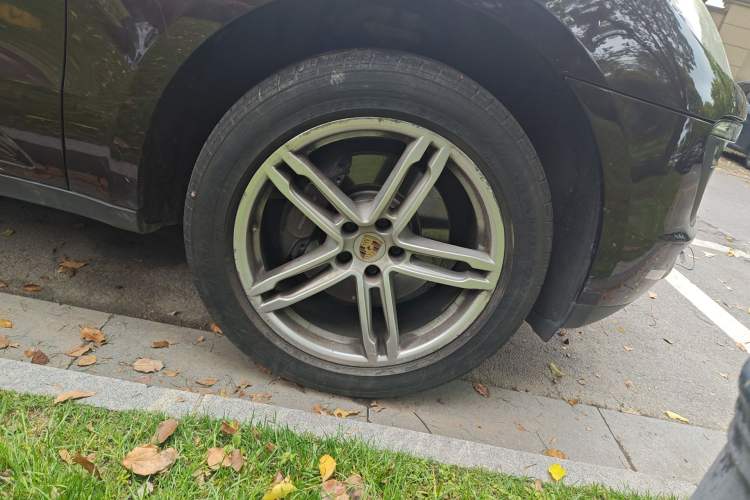 Used Porsche Macan 2014 Macan 2.0T Right Front Wheel Hub